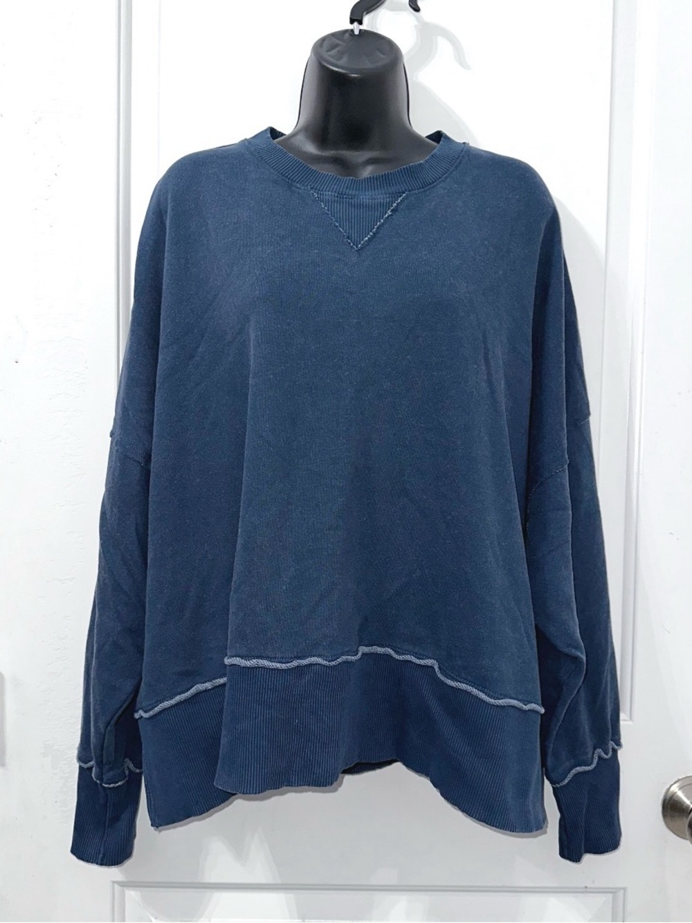 American Eagle AE Oversized Sweatshirt in dark blue , size Small